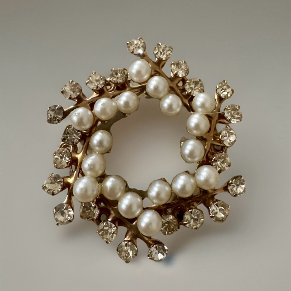 Elegant Vintage Pearl and Crystal Brooch